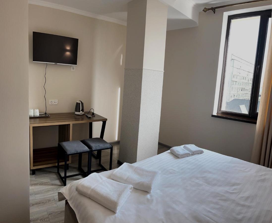 בישקק Hotel Nova מראה חיצוני תמונה
