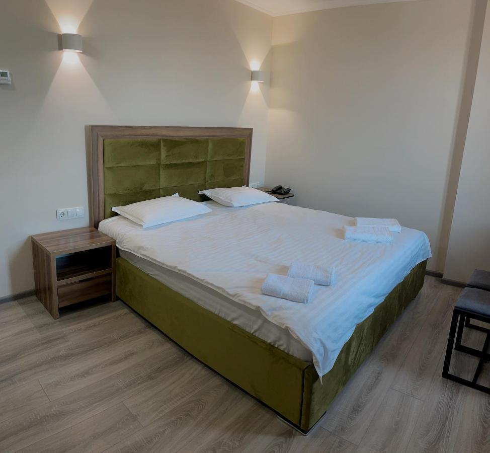 בישקק Hotel Nova מראה חיצוני תמונה