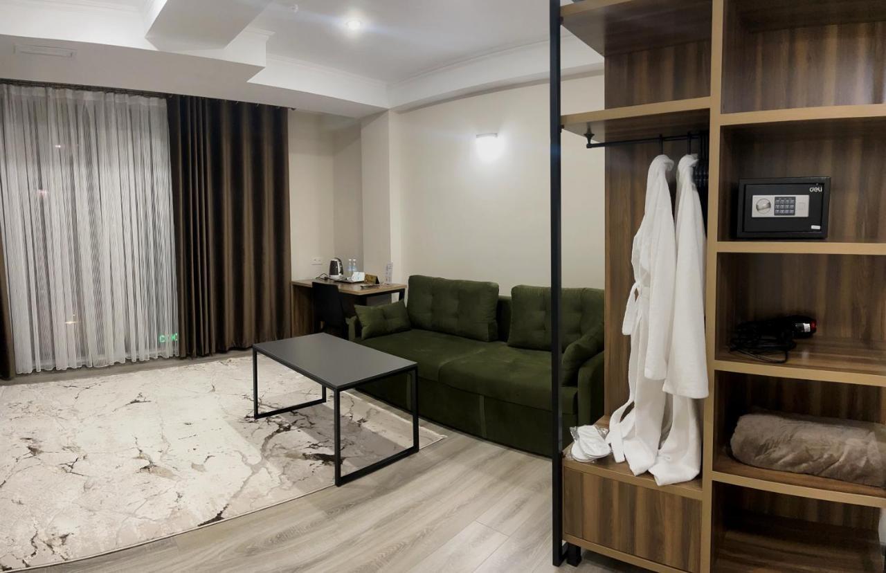 בישקק Hotel Nova מראה חיצוני תמונה