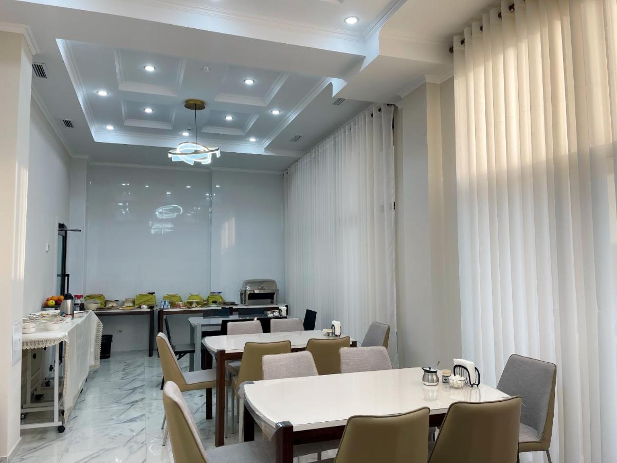 בישקק Hotel Nova מראה חיצוני תמונה