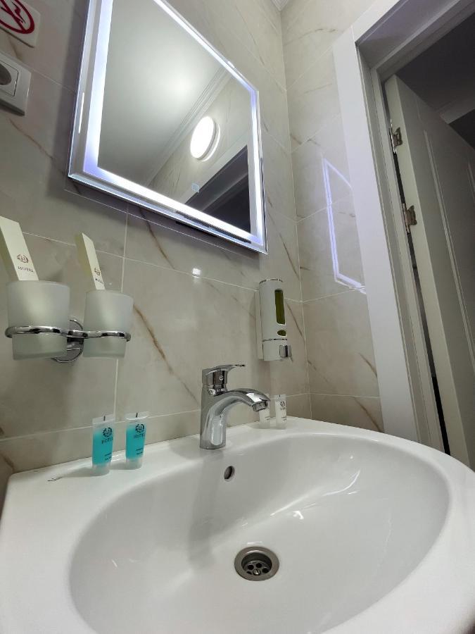 בישקק Hotel Nova מראה חיצוני תמונה